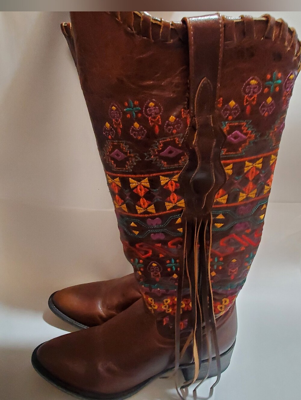 JOHNNY RINGO BAILEY RIDING BOOTS WOMENS 9.5 BROWN LEATHER. EMBROIDERY COLORFUL